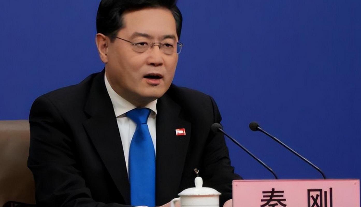 决不让好兄弟孤军奋战！秦刚点名美国不到48小时，俄方也表态了